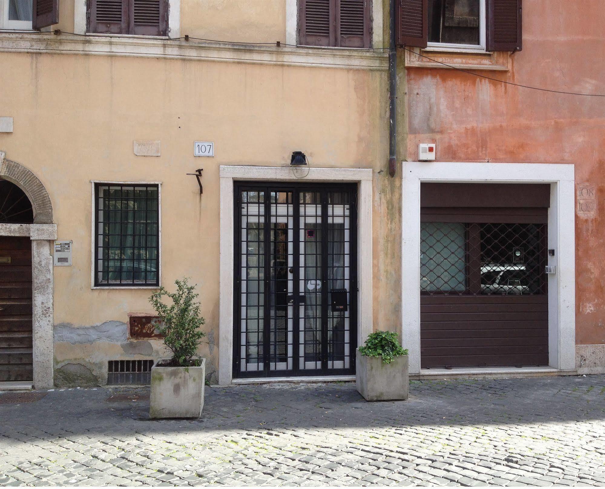 Purple Home Wisteria Rome Buitenkant foto